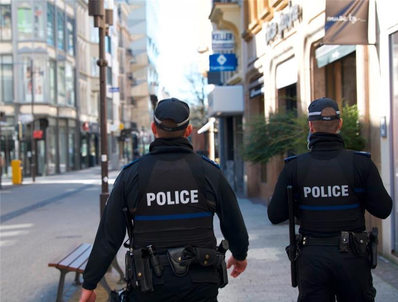 Polizei registriert wieder mehr Ansammlungen von Menschen und bittet: „Bleiben Sie zu Hause!“ 
