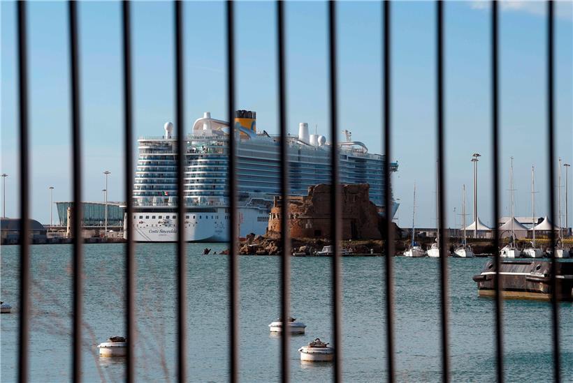 Verdacht auf Corona-Virus auf einem Kreuzfahrtschiff vor Italien wurde von Tests nicht bestätigt 
