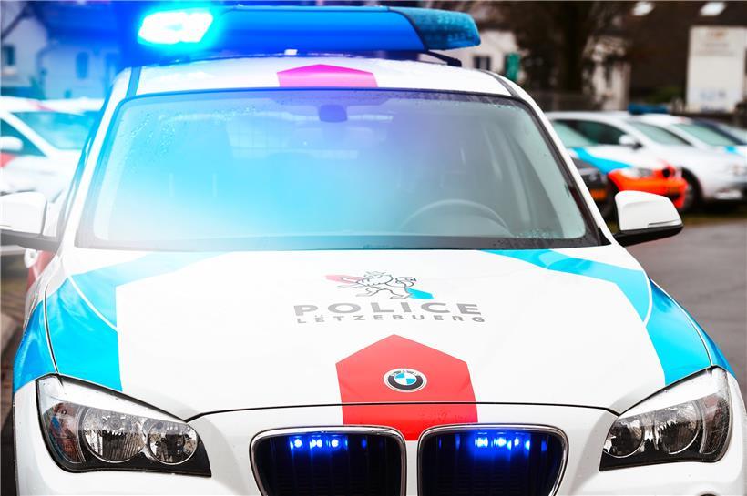 Drei Personen werden bei Autounfall verletzt 