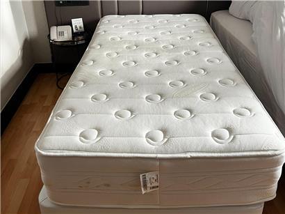 Spende einer neuen Matratze für bedürftige Menschen, nachhaltige Unterstützung und sozialer Beitrag