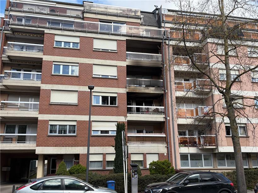 Balkonbrand in Kanalstraße löst Feuerwehreinsatz aus – keine Verletzten  