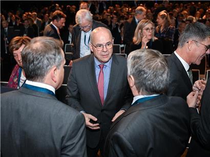 Für Unternehmen Millionen, für Arbeitnehmer Ausreden