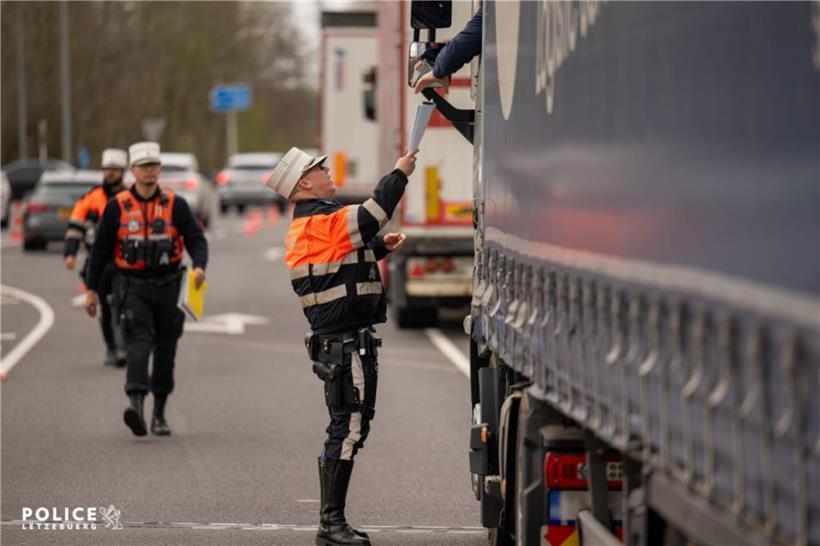 Polizei schreibt 27 Lkw-Fahrern gebührenpflichtige Verwarnungen aus 