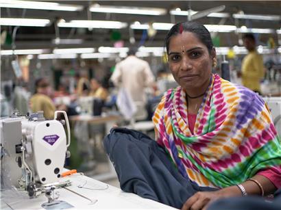 Et si vos vêtements de travail devenaient un levier de changement vers une industrie textile plus équitable et durable ?