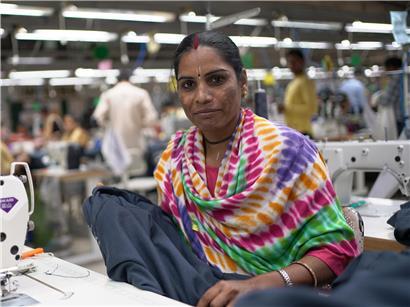 Et si vos vêtements de travail devenaient un levier de changement vers une industrie textile plus équitable et durable ?