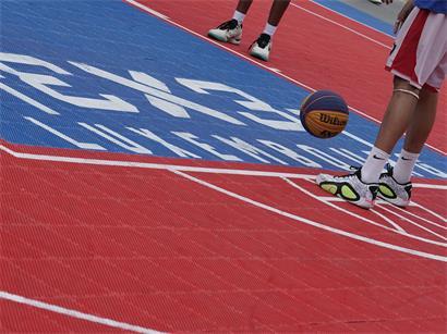 Basketballspiel in der Enovos League Saison 25/26 zwischen Steinsel und Dudelingen in Aktion