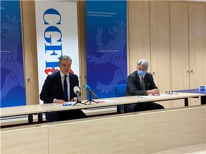 Bildiungsminster Claude Meisch und CGFP-Präsident Romain Wolff am Dienstag vor versammelter Presse
