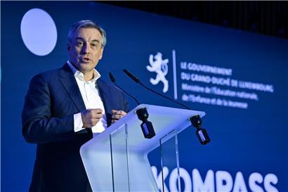 Bildungsminister Claude Meisch bei KI-Konferenz seines Ministeriums am Dienstag, Fokus auf Künstliche Intelligenz und Bildungspolitik