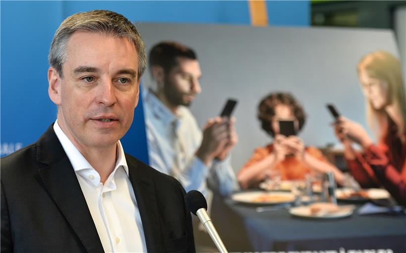 Bildungsminister Claude Meisch appelliert an die Vorbildfunktion der Eltern beim Konsum digitaler Medien
