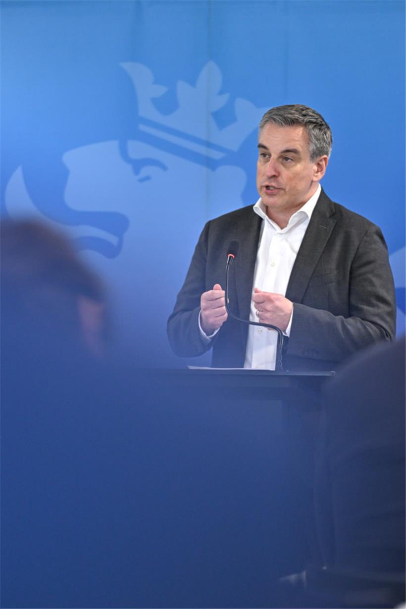 Bildungsminister Claude Meisch bei der Pressekonferenz.
