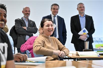 Bildungsminister Claude Meisch hat am Freitag zwei Französischklassen der Erwachsenenbildung des Ministeriums besucht
