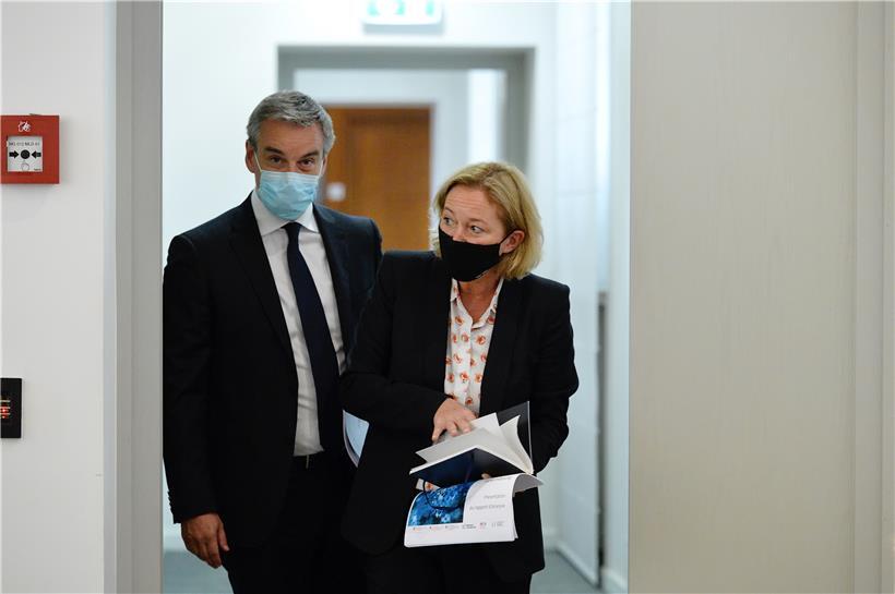 Bildungsminister Claude Meisch (l.) und Gesundheitsministerin Paulette Lenert wollen bis September ein Stufenmodell ausarbeiten, das die Corona-Sicherheitsmaßnahmen an die Bedürfnisse der einzelnen Schulen anpasst
