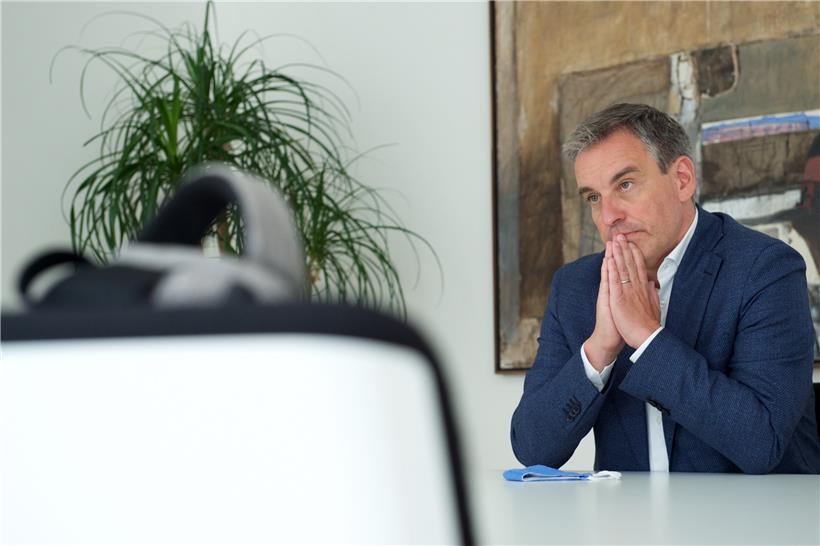 Bildungsminister Claude Meisch scheint eine riskante Strategie zu fahren, indem er die mittlerweile von der Forschung vorgezogene Annahme, dass Kinder genauso empfänglich für Covid-19 zu sein scheinen, ignoriert
