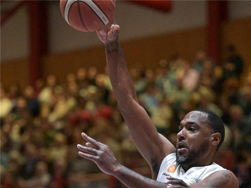 Billy McDaniel feiert seine vierte Basketball-Meisterschaft mit Etzella nach drei Titeln mit Steinsel
