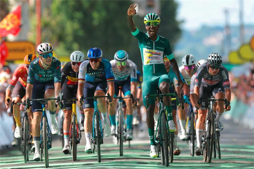 Biniam Girmay durfte am Donnerstag in Villeneuve-sur-Lot erneut jubeln
