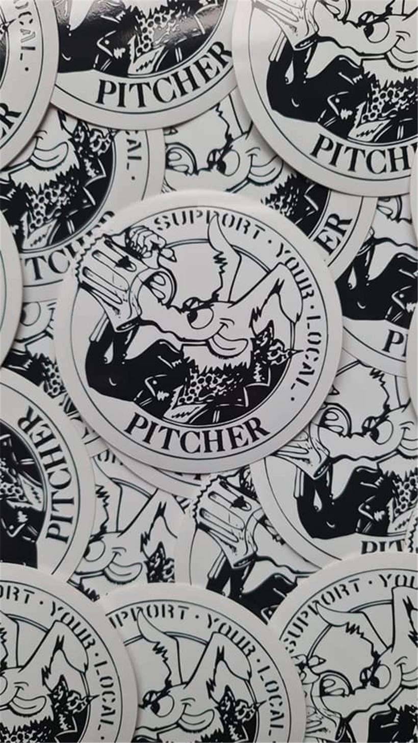 Binnen eines Tages waren die 1.000 Aufkleber der Solidaritätsaktion zugunsten des „Café Pitcher“ vergriffen
