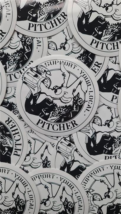 Binnen eines Tages waren die 1.000 Aufkleber der Solidaritätsaktion zugunsten des „Café Pitcher“ vergriffen
