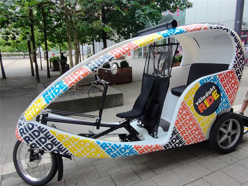 Bis Ende August in Esch im Einsatz: die elektrischen Fahrradrikschas 
