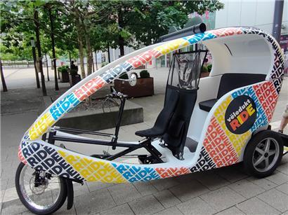 Bis Ende August in Esch im Einsatz: die elektrischen Fahrradrikschas 
