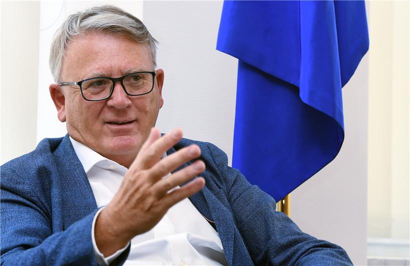 Bis Ende nächsten Jahres wolle die EU-Kommission einen legislativen Text zur Regelung der Plattformarbeit vorlegen, sagt der Luxemburger EU-Kommissar für Beschäftigung und soziale Rechte, Nicolas Schmit (LSAP)
