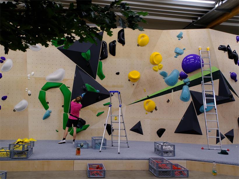 „Boulder Forest“ in Leudelingen: Neue Halle verbindet Klettern mit Outdoor-Gefühl Bis zu 4,50 Meter hohe Wände bieten Routen für Anfänger, Fortgeschrittene und Profis
