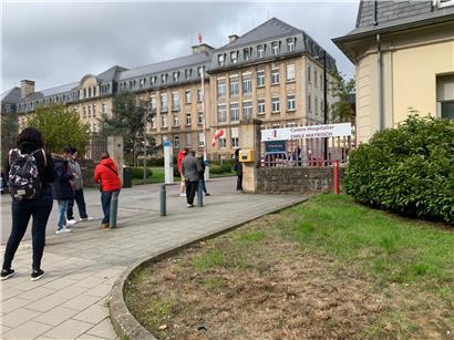 Bis zu zwei Stunden mussten die Menschen in Esch auf einen Test warten
