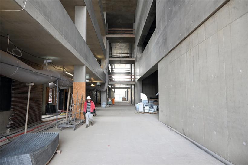 Bis zur Fertigstellung der neuen Schule bleibt noch einiges an Arbeit