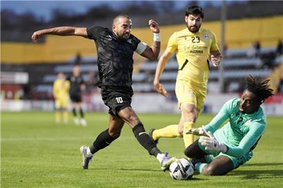 Bissen und sein Kapitän Adriel Guimarães (in Schwarz) wollen auch gegen den Racing erfolgreich bleiben
