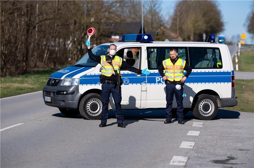 Bitte anhalten: Wie hier in Bayern sind auch an der Grenze zwischen Luxemburg und Deutschland Checkpoints aufgebaut. 
