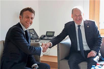 Bitte lächeln: Macron und Scholz beim bilateralen Treffen vor dem Gipfel, die deutsch-französische Freundschaft hat schon bessere Tage gesehen
