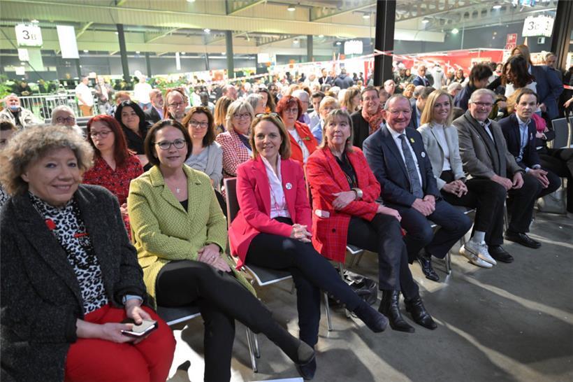 Bitte lächeln! Politprominenz bei der „Foire des migrations“.
