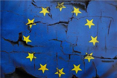 Bitte recht freundlich: Die Verunglimpfung von EU-Symbolen ist in Deutschland strafbar
