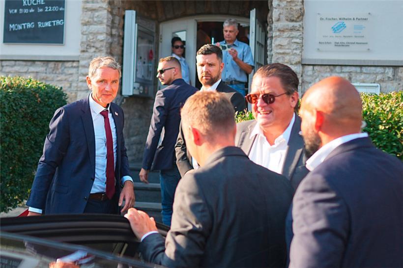 Björn Höcke, Partei- und Fraktionsvorsitzender der AfD in Thüringen und Spitzenkandidat, kommt zur AfD-Wahlparty in Erfurt
