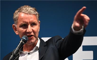 Björn Höcke, Thüringer AfD-Fraktionschef und Galionsfigur der völkischen Rechtsextremen innerhalb der Partei, ließ seine Fraktion am Donnerstag im Thüringer Landtag mit CDU und FDP abstimmen
