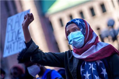 „Black Lives Matter“: In Minneapolis gibt es Randale, aber auch sehr viele zwar wütende, aber weiterhin friedliche Demonstranten
