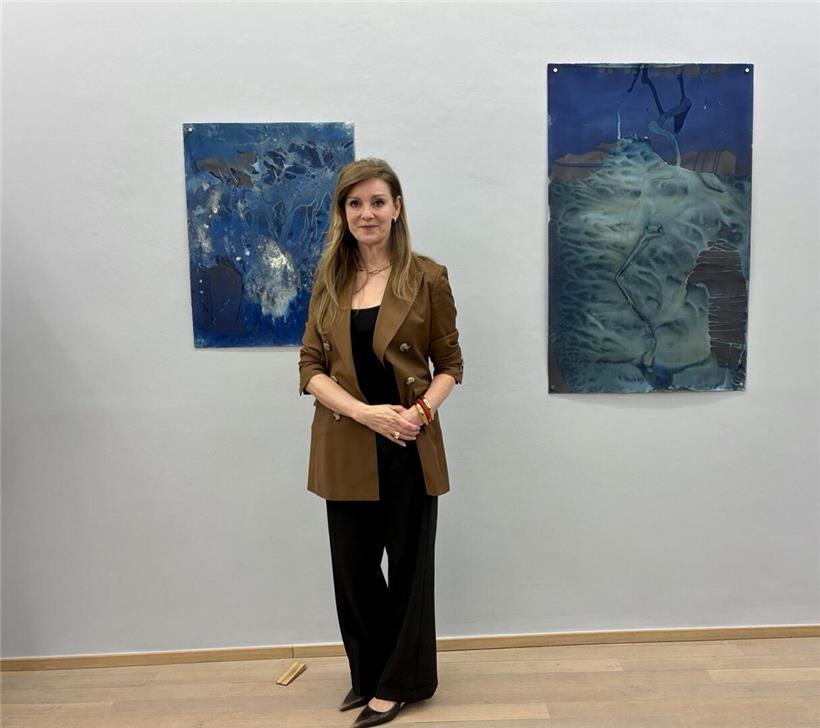 Blanesth inmitten ihrer Cyanotypien