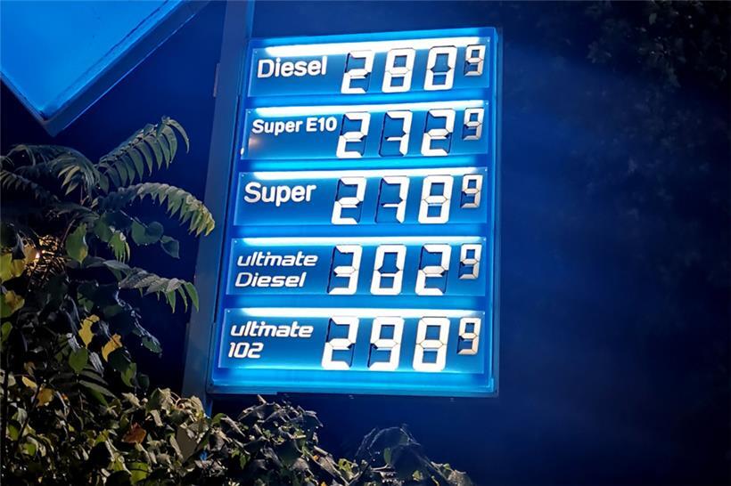 Blaues Wunder: In Trier wurden am Montag teilweise mehr als drei Euro für einen Liter Kraftstoff verlangt.

