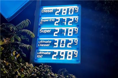 Blaues Wunder: In Trier wurden am Montag teilweise mehr als drei Euro für einen Liter Kraftstoff verlangt.
