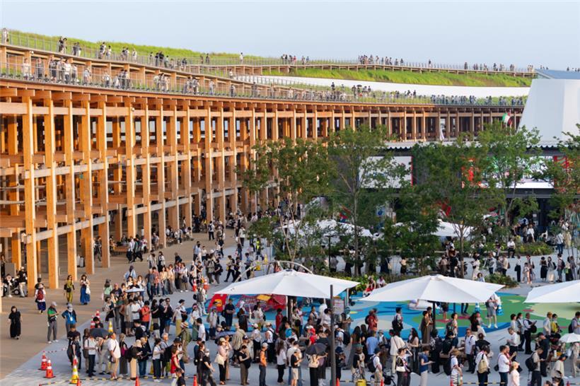 Blick auf den gigantischen Ring, der einen Eintrag ins Guinness-Buch der Rekorde...