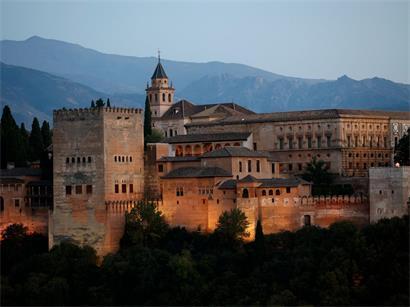 Blick auf die Alhambra, welche sich in Granada befindet 