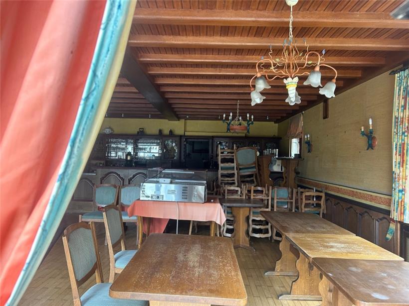 Blick auf die Bar und den Speisesaal: Als seien die letzten Gäste gerade erst ge...