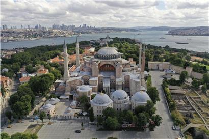 Blick auf die Hagia Sophia. Rund 90 Jahre nach der Umwandlung des Istanbuler Wahrzeichens Hagia Sophia in ein Museum durch Republikgründer Mustafa Kemal Atatürk wird das Gebäude wieder eine Moschee.
