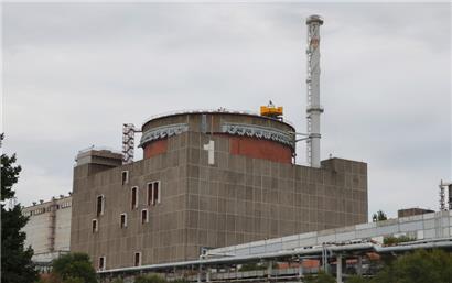 Blick auf einen Block des Kernkraftwerks Saporischschja
