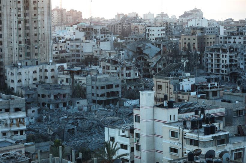 Blick auf einen Teil der Zerstörung, die durch die anhaltenden israelischen Luftangriffe in Gaza-Stadt verursacht wurde
