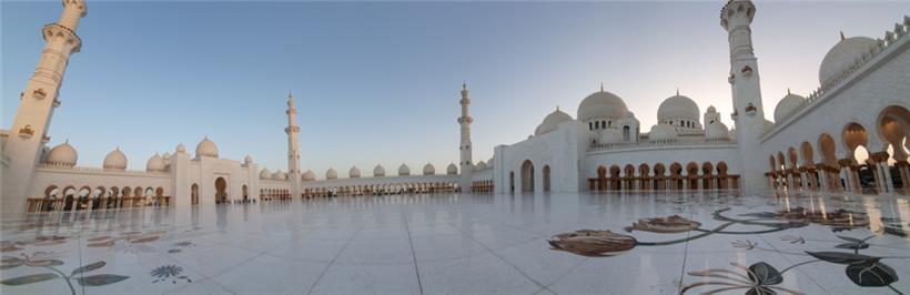 Blick in den eigentlich gesperrten Innenhof der Scheich-Zayid-Moschee
