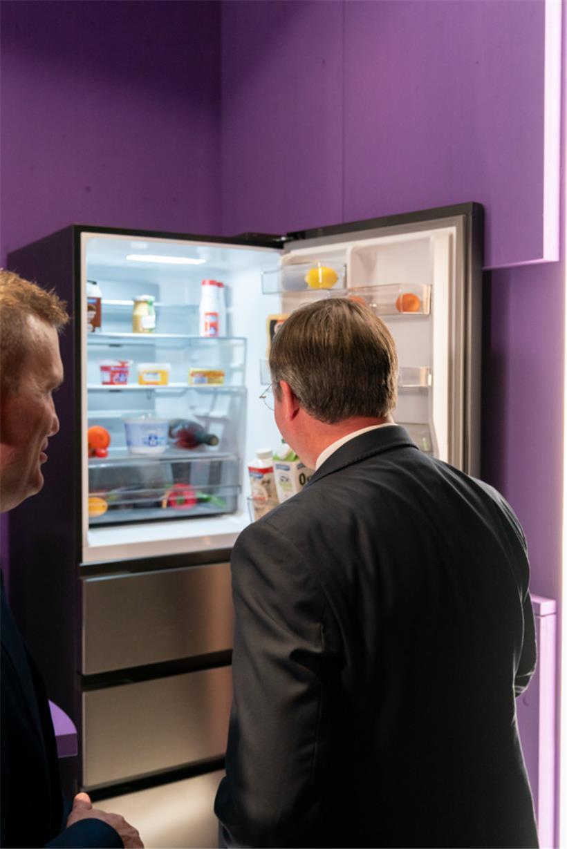 Blick in einen typischen Luxemburger Kühlschrank. Nur „Fournisseur de la Cour“-P...