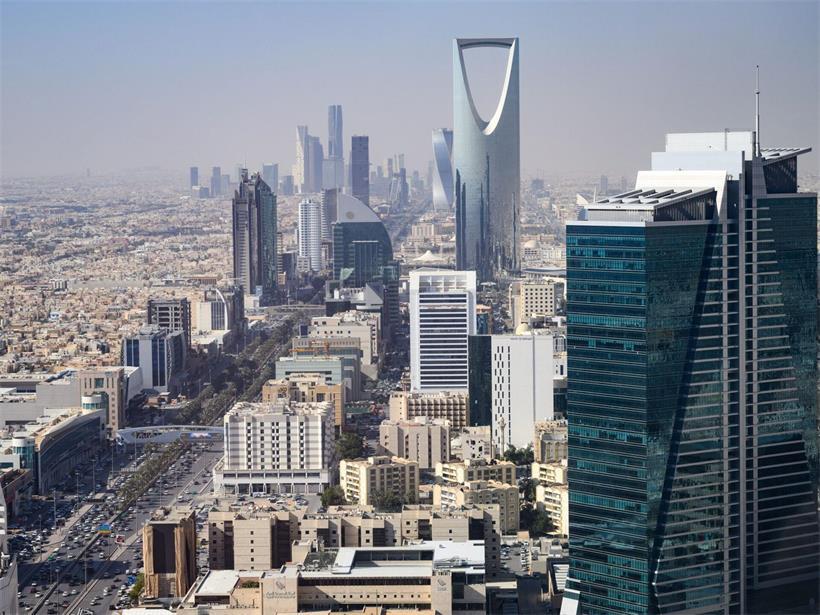 Blick von der Terrasse des Al Faisaliah Towers auf die Innenstadt von Riad. Die Huthi-Miliz greift die saudische Hauptstadt mit Drohnen und Raketen an.