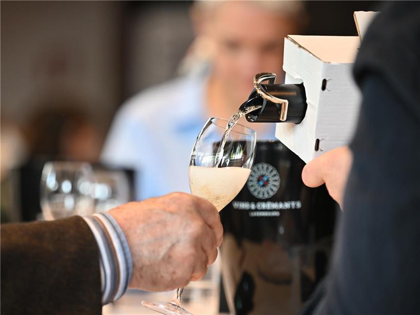 Blind-Tasting Jury bewertet zahlreiche Proben in kurzer Zeit bei professioneller Verkostung