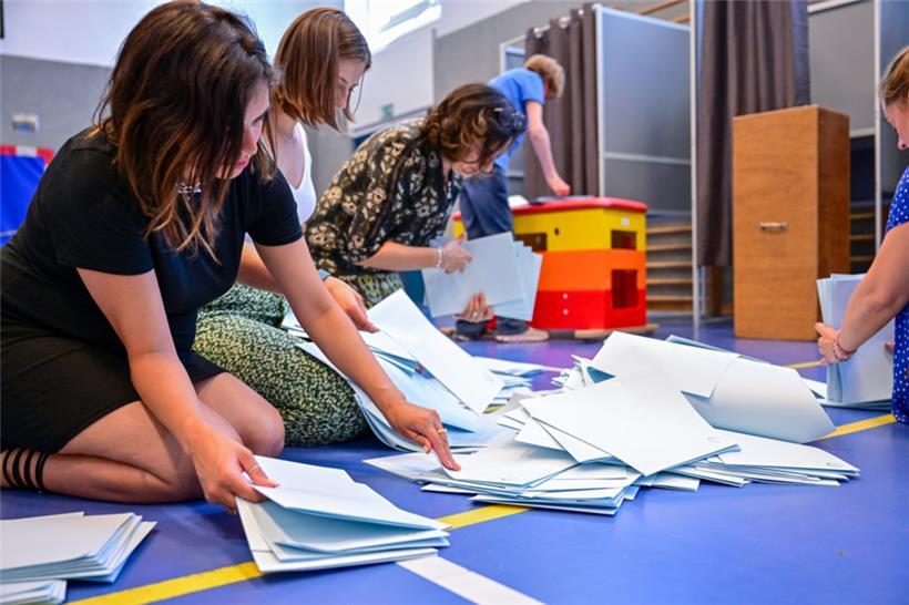 Bloß nicht verzetteln: In der Hauptstadt werden Wahlzettel vorsortiert