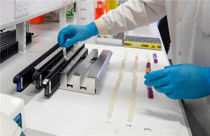 Bluttests müssen zeigen, ob es sich um eine simple Grippe oder das Coronavirus handelt
